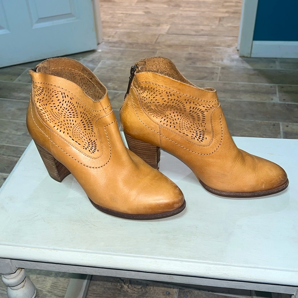 EUC Ugg Charlotte leather booties Sz 9